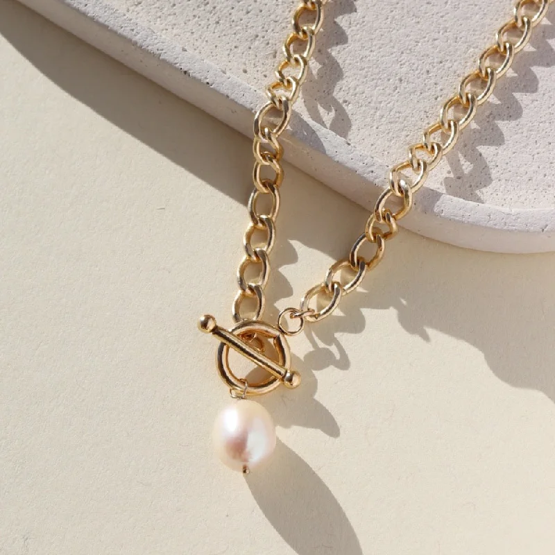 Gold chain necklaces for casual outfits-Alexandra Toggle Necklace